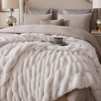 Couverture de jet de peluche de lapin en polyester de luxe personnalisée confortable en fausse fourrure avec tissu Spandex froncé Minky bébé en peluche pour l'hiver