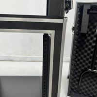 Flight case OEM 12U antichoc sur roulettes pour Midas M32R et amplificateurs, avec 2 tables DJ et 4 loquets de sécurité