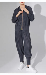 Pantalon large plissé élégant et décontracté pour femme, taille élastique texturée gris foncé, style coréen, 100 % polyester, par PY Fashion Design - Product Image 6