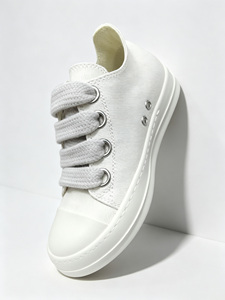Zapatillas clásicas de lona con cordones, cómodas y planas, estilo casual. - Product Image 2