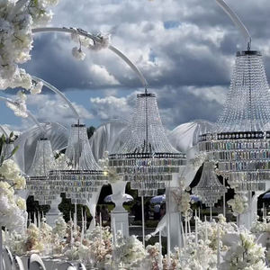 Duurzame Hangende Hangende Kroonluchterlamp Met Ijzeren Metalen Standaard Voor Bruiloftsevenement Versieren Feestdecoraties Hanglamp - Product Image 1