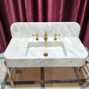 Lavabo mural de luxe en marbre cannelé durable avec crédence, lavabo de salle de bain en pierre naturelle fait main - Product Image 1