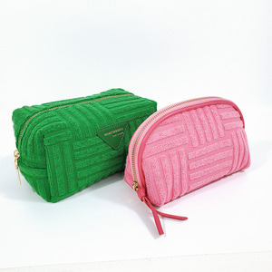 Sac <span class=keywords><strong>de</strong></span> maquillage doux à grande capacité, à fermeture éclair, rayé, en tissu éponge - Product Image 1