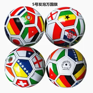 Top-07 pallone da calcio cucito a macchina da calcio in Pvc con stampa personalizzata a superficie liscia con bandiera Multi paese per giocare all'aperto