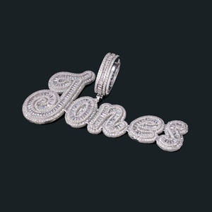 Collar NUOYA de Recién Lanzamiento con Nombre Personalizado-Dije con Letras Tipo Baguette Heladas y Piedra de Circonita Cúbica de Talle Cuadrado, Collar con Dije Fino - Product Image 5