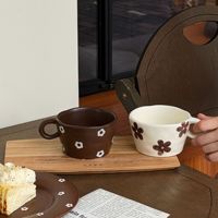 Tasse à café en céramique à motif floral dessiné à la main, faite à la main, irrégulière, à large ouverture, pour le petit-déjeuner, le lait et les boissons chaudes