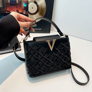 Cross-border Women's Bucket <b>Bag</b> 2026 Embroidered Rhombus Fashion Magnetic Closure Polyester Lining New High-end Style Handbag - Product Image 5