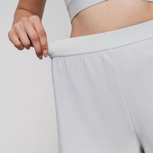 Pantalones cortos de doble capa 2 en 1 con cintura elástica para mujer con logotipo personalizado, pantalones cortos para correr en el gimnasio - Product Image 2