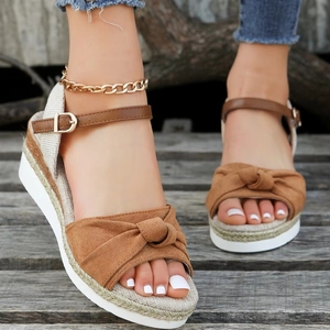Sandali con Zeppa e Cinturino alla Caviglia in Lino e Pelle PU con Fiocco Marrone - Novità 2024 per Donna - Product Image 2