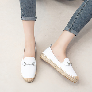<span class=keywords><strong>Espadrilles</strong></span> décontractées d'été pour femmes en cuir blanc à bout fermé avec boucle métallique et semelle tressée - Product Image 6