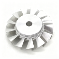 Hélice en aluminium usinée CNC sur mesure avec alésage central et ailettes de refroidissement radiales pour applications de pompes ou de ventilateurs