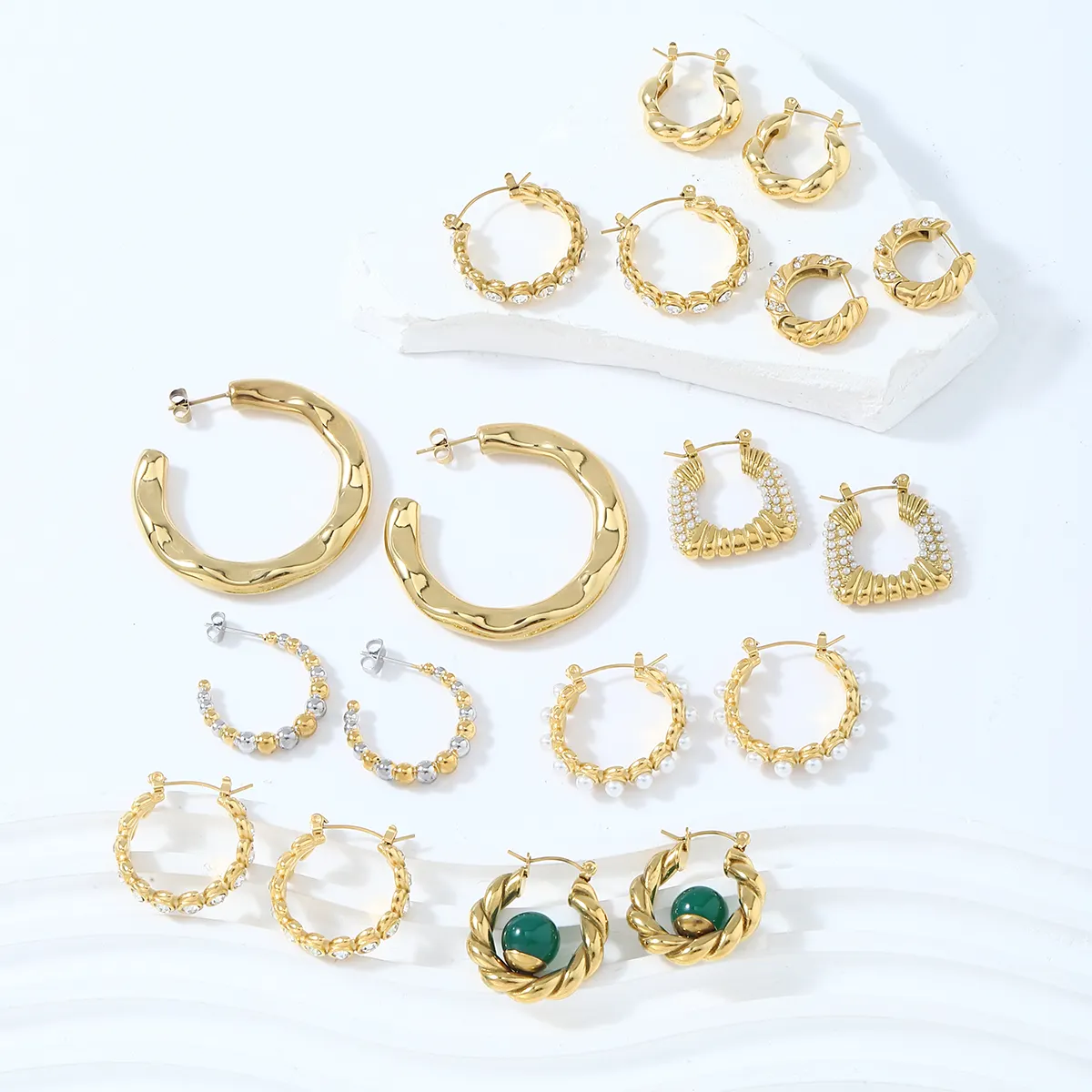 Individueller Großhandel Großhandel Gold Edelstahl-Ohrringe 18k klobige Perlenohrringe Schmuck Damenmode Schmuck-Ohrringe