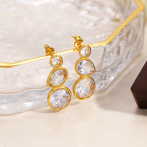 ต่างหูคริสตัลทรงหยดน้ำ ชุบทอง 18k ดีไซน์ทรงหยดน้ำรูปทรงเรขาคณิต สำหรับใส่ทุกวัน - Product Image 3