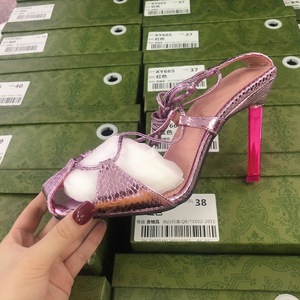 Sandales de luxe à talons carrés et lanières à la cheville pour femmes - Product Image 4