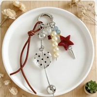 En gros, Porte-clés perlé, Pendentif de sac, Breloque de clé en perle, à motifs pois, cœur transparent et étoile rouge, avec cordon en cuir vintage, pour la décoration de sacs à main
