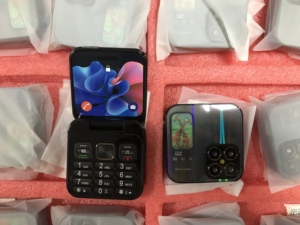 Nouveau téléphone portable à clapet I18 Pro Mini, radio FM, double carte SIM, téléphone mobile 2G, débloqué pour étudiants et personnes âgées - Product Image 4