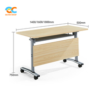 Table de formation mobile Benchmark avec plateau en grain de bois clair, cadre gris, roulettes, pliable pour salles de réunion, salles de formation, bureaux
