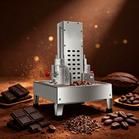 Machine automatique de flocage de chocolat à serrage de matériaux précis pour la production de desserts en petites séries sans surveillance