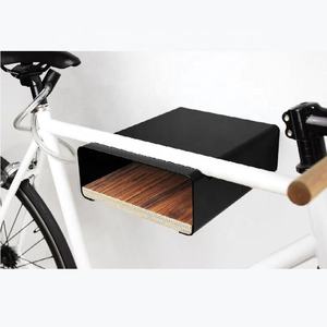 Porte-vélo personnalisé en métal noir et bois, support mural de rangement multifonctionnel pour casque avec serrure à clé, pour articles divers - Product Image 1