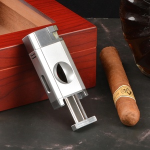 Encendedor de cigarro de metal a prueba de viento V-Cutter con llamas cuádruples recargables y portátiles para hombres - Product Image 2