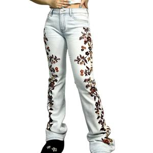กางเกงยีนส์ลายดอกไม้สำหรับผู้หญิง OEM กางเกงเดนิมปักลายตามสั่ง กางเกงลำลองทรงสกินนี่แบบซัก - Product Image 1
