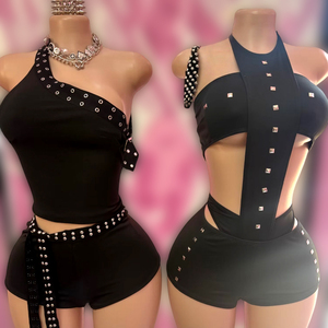 PEEQI K25L71480 ชุดใหม่มาแรง เสื้อครอปแต่งหมุดทรงไม่สมมาตรและกางเกงขาสั้น ชุดเซ็ต 2 ชิ้นสำหรับผู้หญิง สไตล์ Y2K - Product Image 1