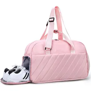 Sacs fourre-tout de nuit matelassés Weekender sacs de voyage sacs de sport roses gonflés pour femmes sac de sport avec compartiment à chaussures et poche humide