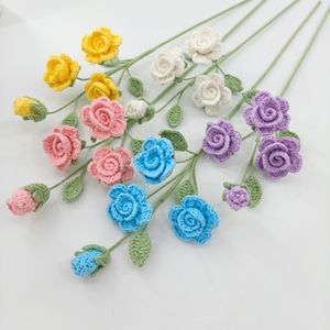 Nuevas Flores de Rosa Tejidas a Mano con Múltiples Cabezas para Decoración de Jarrones en el Hogar, Hechas a Mano con Hilo de Lana, para San Valentín, Graduación, Navidad - Product Image 1