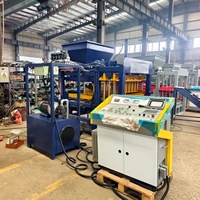 Machine à blocs creux en béton QT4-15B pour la production de briques commerciales