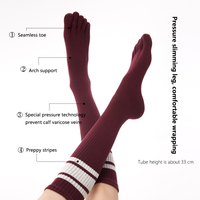 Haute qualité bas quantité minimale de commande personnalisé unisexe mode collège Style rayure athlétique soutien Compression cinq orteils fendu genou chaussettes hautes