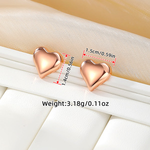 Boucles d'oreilles clous en forme de cœur Or Rose Or Argent Alliage de Zinc Bijoux de mode pour femmes Cadeau Nouveau style 2024 Élégant Asymétrique - Product Image 2
