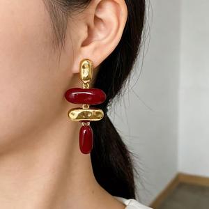 Pendientes Geométricos Colgantes de Aleación de Zinc, Chapados en Oro, con Resina Acrílica Roja, Estilo Vintage, Joyería de Fiesta para Mujer 2024 - Product Image 4