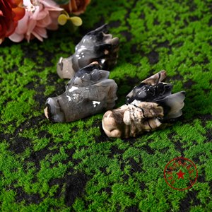 Venta al por mayor artesanías de cristal natural hecho a mano ágata cabeza de dragón volcán grabado adornos de escritorio de Navidad - Product Image 4