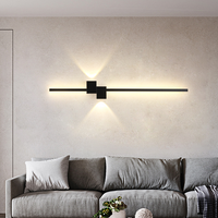 Applique murale LED moderne en fer, design minimaliste et créatif, pour chambre à coucher, avec variateur d'intensité, finition or/noir, vente en gros
