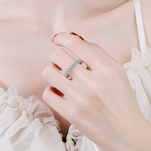 Anillo de Compromiso de Plata de Ley S925 con Moissanita Vvs1 de 2.2 Quilates, Joyería Fina Personalizada para Boda - Product Image 5