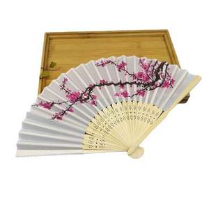 Abanico de Mano de Seda con Diseño de Flor de Ciruelo para Bodas y Fiestas, en Oferta - Product Image 1