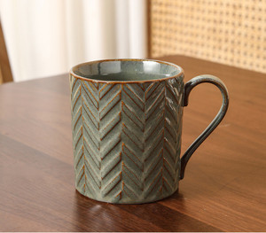 Tasse à café en céramique artisanale gaufrée à chevrons, en grès rustique à glaçure réactive, pour latte, thé, usage domestique ou café - Product Image 6
