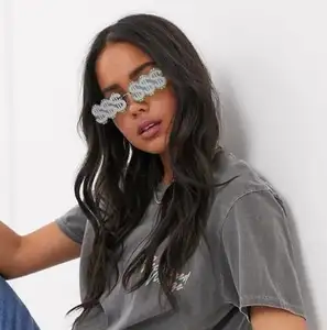 最新の面白いフレームレスサングラス女性用UV400ドル $ パーティーメガネ黄色と赤メタル & PCフレーム付き - Product Image 1