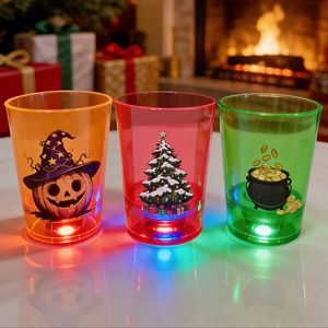 Gobelets de fête en plastique LED imprimés avec logo personnalisé, écologiques, réutilisables, design imperméable, support de téléphone inclus, Vietnam - Product Image 1