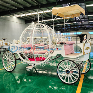 Carruaje Eléctrico Blanco Estilo Cenicienta con Interior Rosa y Diseño Ornamentado para Paseos Turísticos al Aire Libre, Carruaje de Caballos de Estilo Clásico - Product Image 3
