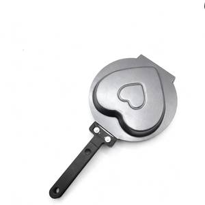 Poêle à gâteau multifonctionnelle antiadhésive en forme de cœur et poêle à frire double face en acier inoxydable facile à nettoyer - Product Image 6