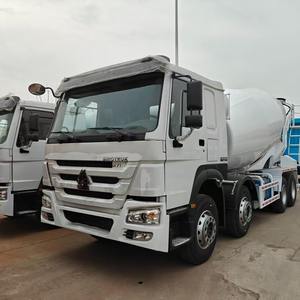 Camion malaxeur <span class=keywords><strong>à</strong></span> <span class=keywords><strong>béton</strong></span> <span class=keywords><strong>prêt</strong></span> <span class=keywords><strong>à</strong></span> <span class=keywords><strong>l</strong></span>'<span class=keywords><strong>emploi</strong></span> Howo avec pneus 1200R20/1200R22.5, frein <span class=keywords><strong>à</strong></span> tambour, moteur diesel et boîte de vitesses pour la construction de barrages - Product Image 1