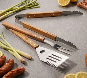 Ensemble de 3 outils de barbecue en acier inoxydable robuste avec manches en bois - Accessoires de barbecue professionnels écologiques pour grillades au charbon de bois - Product Image 1