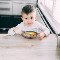 Assiettes pour tout-petits en silicone sans BPA, lot de 3, base à ventouse divisée, assiette antidérapante pour bébé, sans danger pour le micro-ondes, la lave-vaisselle et le congélateur