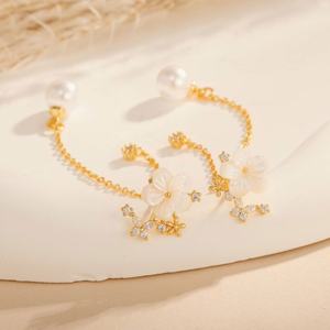 Boucles d'oreilles de luxe haut de gamme en laiton, chaîne longue plaquée or, cuivre, zircon, fausse perle, motif fleur mignon pour soirée de femmes - Product Image 5