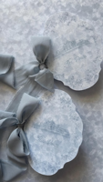 Carnets de Vœux de Mariage de Luxe Bleu Poussière à Bordure Festonnée, Motif Château Floral, Pour Lui et Pour Elle, en Velours avec Ruban de Soie