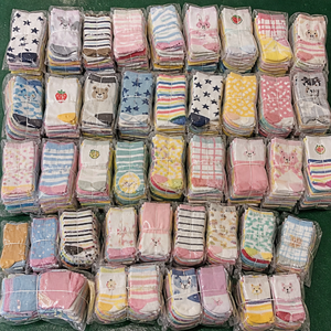 Lot de chaussettes pour enfants en liquidation, styles variés et aléatoires, vente en gros, surplus de stock, assortiment de chaussettes pour enfants, unisexe, garçons, filles - Product Image 4