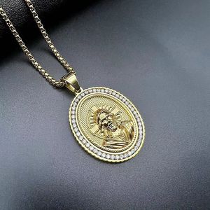 Collier pendentif Jésus Saint en acier inoxydable plaqué or avec zircon, style Hip Hop, pour cadeau - Product Image 2