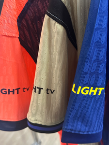 定制徽标透气环保轻质速干防紫外线100%涤纶短袖男式足球服 - Product Image 2