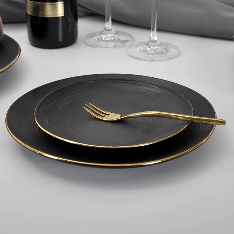 P & T Horeca Produit en usine personnalisé coupelle porcelaine fine dining noir dîner chargeur assiettes pour hôtel